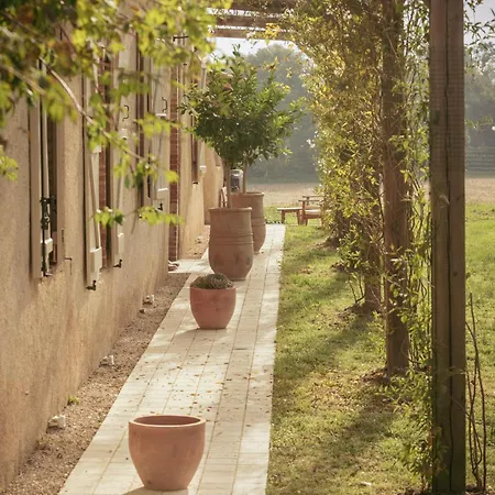 La Hurre Bed & Breakfast 3*